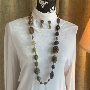 Long necklace with clip earrings